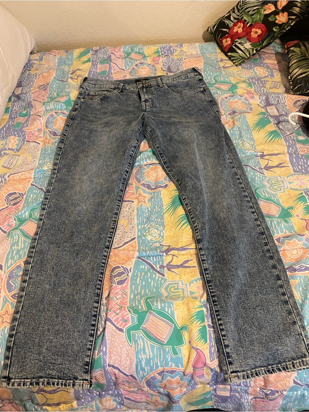 Men Blue Acid-Wash Straight Leg Jeans